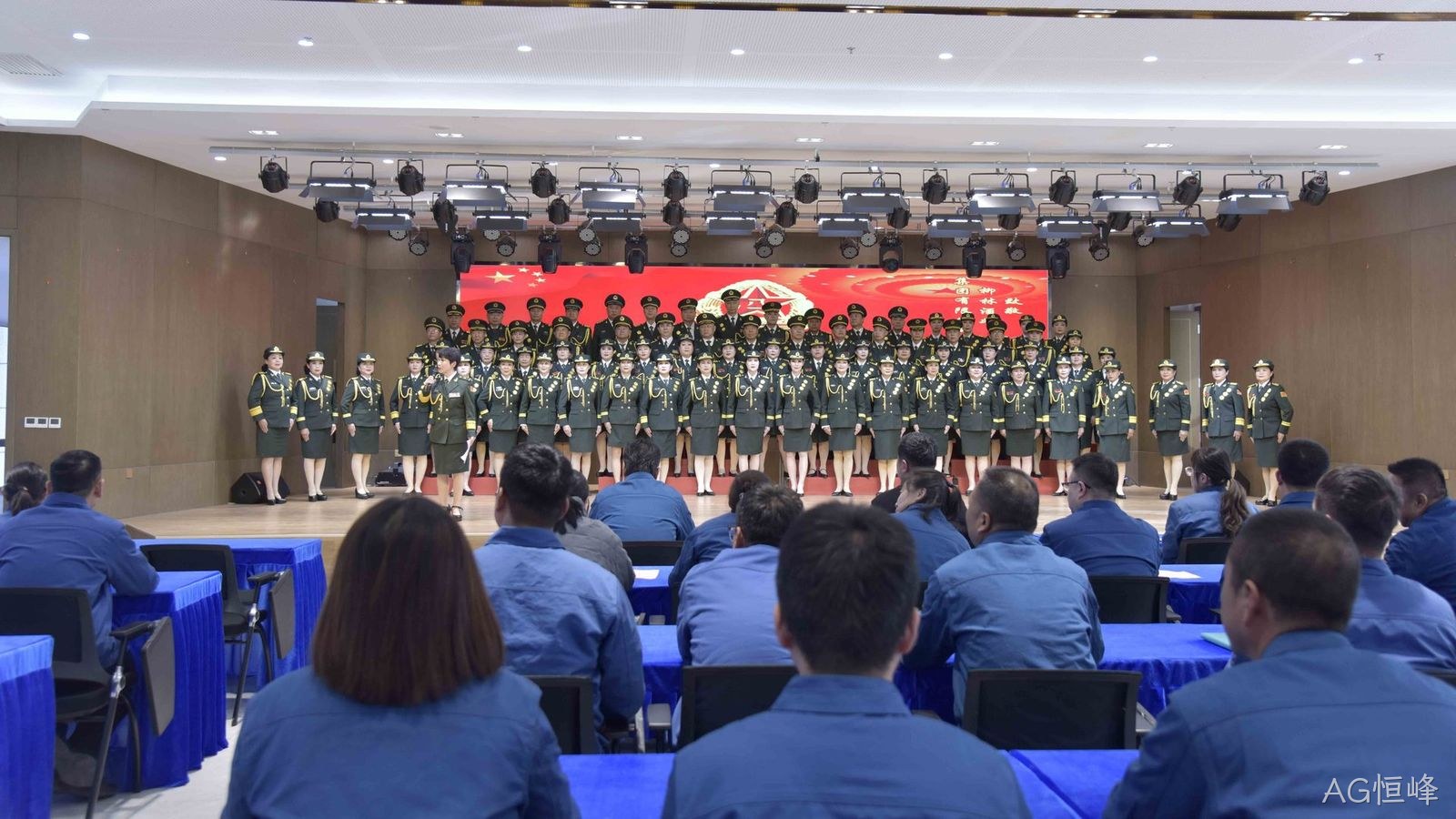 西安军旅情艺术团莅临AG恒峰慰问演出参观交流